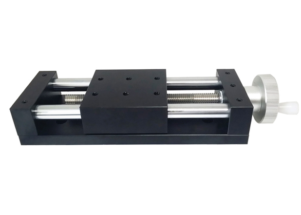 Comparison between cross guide rail displacement stage and linear guide rail displacement stage