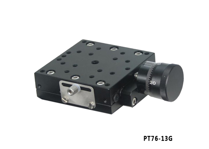 The x-axis moving platform of the displacement table adjusted by micrometer drum