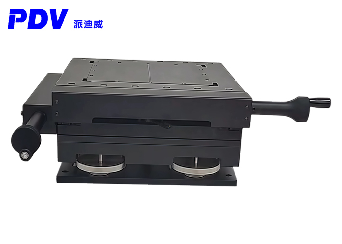 XY + tilt ± 5 degrees. Manual three-dimensional translation of the tilt platform PT-XY100 + angle tilt. XY + tilt ± 5 degrees. Manual three-dimensional translation of the tilt platform PT-XY100 + angle tilt.